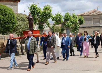Tarazona de Guareña acompaña a San Pedro Regalado en la misa y procesión por las calles en la primera fiesta local del año