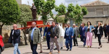 Tarazona de Guareña acompaña a San Pedro Regalado en la misa y procesión por las calles en la primera fiesta local del año