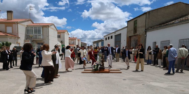 Aldeaseca de la Frontera recibe con bailes a San Isidro Labrador en uno de los días festivos más esperados de todo el año