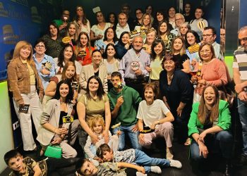 Juan Fernández Jaén celebra en Peñaranda una emotiva fiesta de jubilación tras ejercer de CUIDADOR en el centro de Acopedis