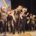Las «Moscas cojoneras» llenan el teatro del CDS en Peñaranda de sorpresas, risas y humor gracias a Acopedis y Acomunidad