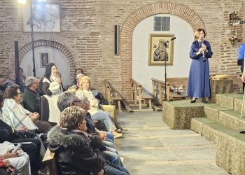 Aldeaseca de la Frontera cierra sus fiestas de San Isidro con la obra «Juan, el espíritu del amor» en la iglesia parroquial