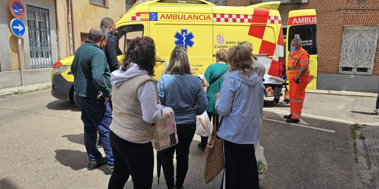 Violento asalto a una mujer en plena calle en Peñaranda para robarle una cadena tras lo que la han dejado tirada en el suelo