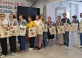 Las «tote bag» bordadas a mano creadas en los talleres de Cruz Roja en Peñaranda: bienestar y artesanía que hacen comunidad