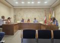 El abandono del antiguo silo de cereal de Babilafuente llega al pleno: residuos en la explanada y pintadas en la cima del edificio