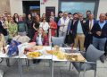 Cantalpino desafía al frío para compartir en la plaza la comida popular de las fiestas elaborada para más de 800 comensales