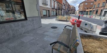 La céntrica calle del Carmen en Peñaranda afronta la recta final de las obras de humanización con disparidad de opiniones