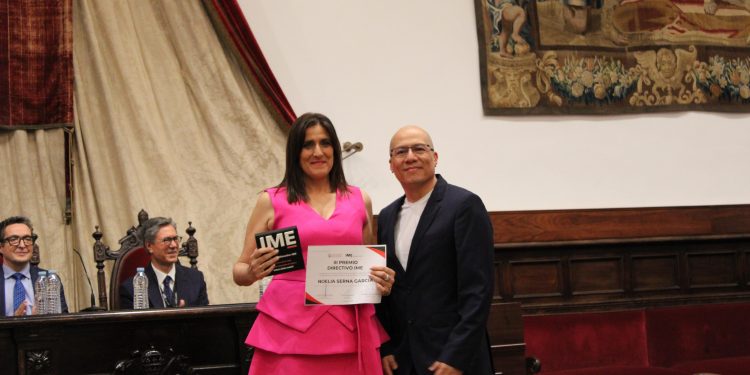 La directora corporativa de DULCA, Noelia Serna, galardonada con el III Premio Directivo IME en el Paraninfo de la Universidad