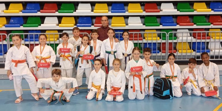 El club peñarandino Karate Cid consigue 14 pódiums en el campeonato provincial celebrado este sábado en Aldeatejada
