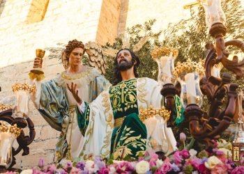 El artista macoterano José Ángel Nava firma el diseño de la nueva túnica del Jesús de la Oración en el Huerto de Alcaudete (Jaén)