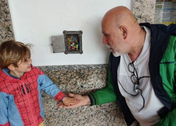Pinocho se suma a la futura ruta de los cuentos en Peñaranda y la intensa búsqueda de su casita triunfa entre los más pequeños