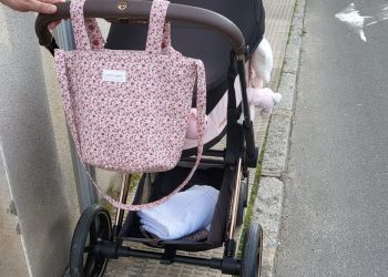 Transitar con un carrito de bebé por la Ronda de las Cruces, en Peñaranda, un auténtico ejercicio de riesgo por el intenso tráfico