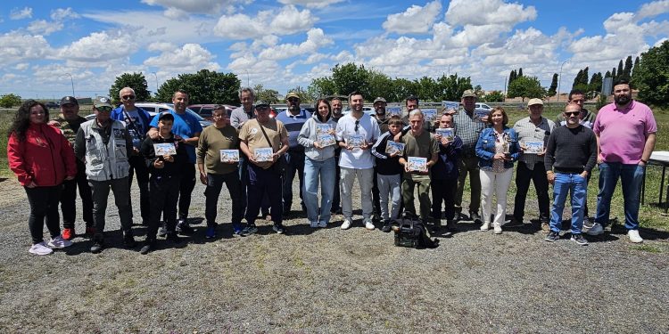 Peñaranda despierta con el canto de los pájaros: gran nivel en el Autonómico de Silvestrismo celebrado en la finca El Pradohorno