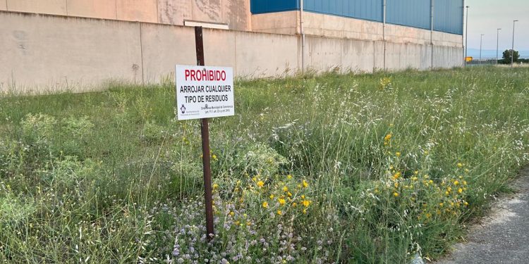 Peñaranda en Común exige el cumplimiento de la ordenanza de limpieza y mantenimiento de solares y «dejarse de tibiezas»