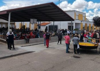 Villoria y Villoruela reúnen a cientos de vecinos en sus paellas que han recaudado donativos para la campaña solidaria de Las Villas