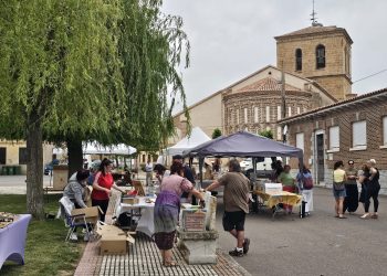 Intensa jornada festiva en Villar de Gallimazo con mercado artesanal, convite y baile ofrecido por los mayordomos del Cristo