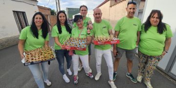 El Campo de Peñaranda vive un gran arranque festivo con la charanga Los del Lío animando el recorrido por las peñas
