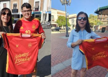 NOTICIAS A TIEMPO entrega las camisetas de la «Roja» a las dos ganadoras del sorteo del Mundial en Facebook e Instagram