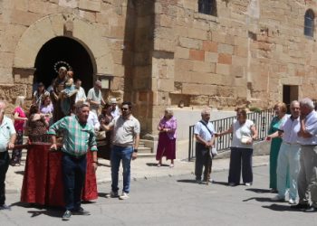 Moríñigo disfruta del encuentro vecinal en torno a San Antonio con misa, procesión y un animado convite en el salón multiusos