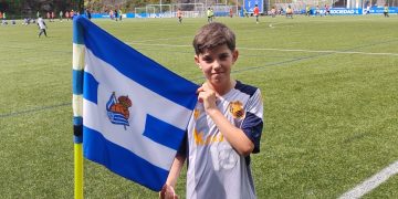 El jugador de fútbol peñarandino Aarón Miguel viaja a Donostia para probar suerte deportiva con el equipo de la Real Sociedad