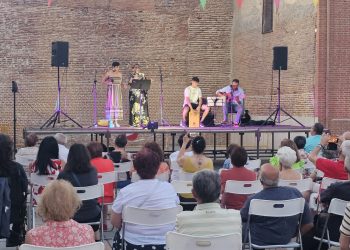 Paradinas de San Juan cierra sus fiestas con la música del grupo Arena que celebra su X aniversario sumando nuevos éxitos