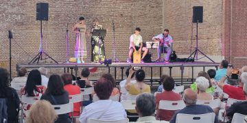 Paradinas de San Juan cierra sus fiestas con la música del grupo Arena que celebra su X aniversario sumando nuevos éxitos