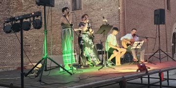 Paradinas de San Juan cierra sus fiestas con la música del grupo Arena que celebra su X aniversario sumando nuevos éxitos