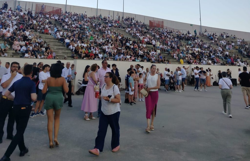 banda 25