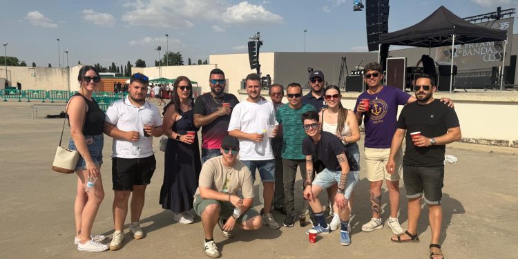 Miembros de la banda de la Hermandad de Cofradías de Peñaranda presencian en Zamora el I certamen de bandas Vulgo
