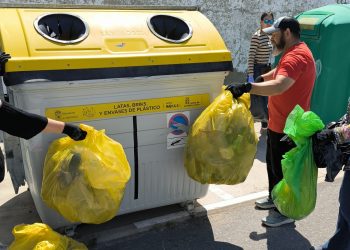 El programa «Basuraleza» logra retirar en Peñaranda cerca de 30 kilogramos de distintos residuos en una fructífera mañana