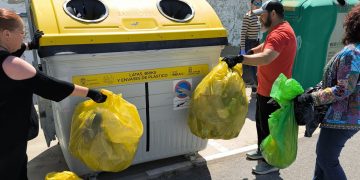El programa «Basuraleza» logra retirar en Peñaranda cerca de 30 kilogramos de distintos residuos en una fructífera mañana