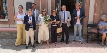 Manuel y Mónica celebran su boda en el Ayuntamiento de El Campo de Peñaranda y reciben las felicitaciones de todo el pueblo