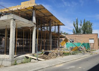 Un hombre resulta herido tras caer parte de una estructura en las obras de ampliación del centro de salud de Peñaranda
