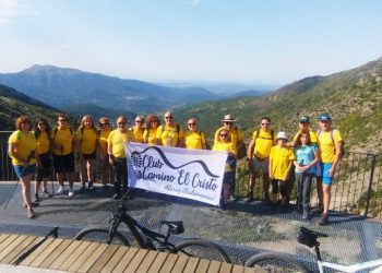 El club de senderismo Camino el Cristo, de Alaraz, disfruta de una ruta por el entorno abulense de las Cuevas del Águila