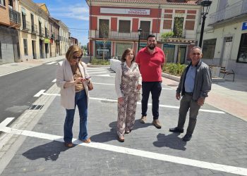 La calle del Carmen en Peñaranda, reabierta al tráfico: 22 nuevos aparcamientos en la zona y un espacio para el disfrute público