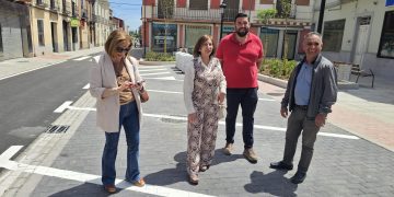 La calle del Carmen en Peñaranda, reabierta al tráfico: 22 nuevos aparcamientos en la zona y un espacio para el disfrute público