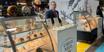 Quesos Carlos Navas participa en el Salón Du Fromage en París, el encuentro más importante del sector a nivel internacional