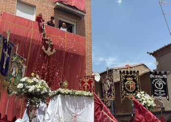 La Hermandad de Cofradías de Peñaranda anima a engalanar ventanas y balcones para la procesión del Corpus Christi