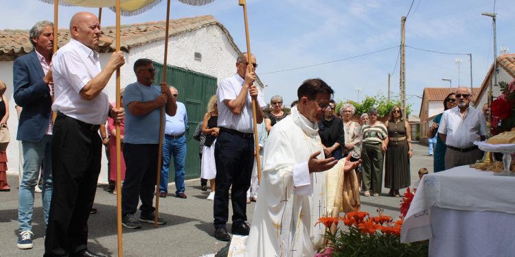 La procesión del Corpus Christi se convierte en el epicentro de las fiestas del Campo de Peñaranda que finalizan mañana