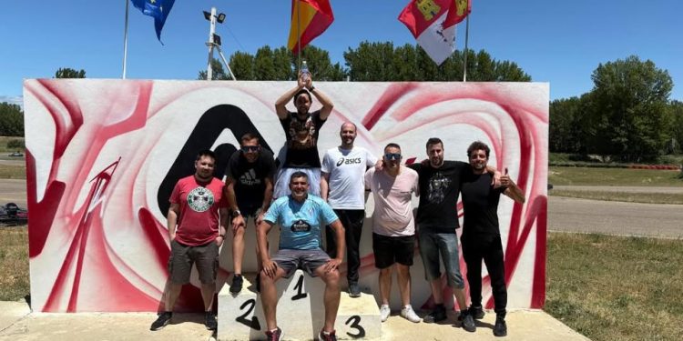 Álvaro celebra su despedida de soltero en León acompañado de sus amigos y en plena cuenta atrás para su boda con Raquel