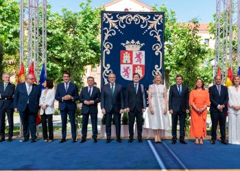 Mañueco asegura que el nuevo Gobierno trabajará como un equipo compacto y le pide compromiso y entrega absoluta