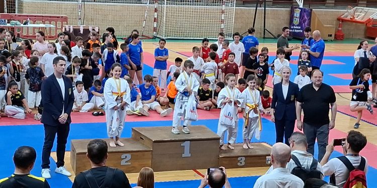 Gran actuación del club Karate CID de Peñaranda en el campeonato autonómico en edad escolar celebrado en La Bañeza