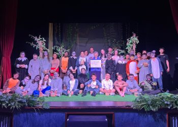 «El libro de la selva» llena de aplausos el teatro Calderón en Peñaranda con la obra de los alumnos del colegio La Encarnación