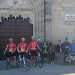 De Macotera a Oñate en bici: emoción y ánimos en la salida del grupo de ciclistas que comienzan una aventura de 400 kilómetros