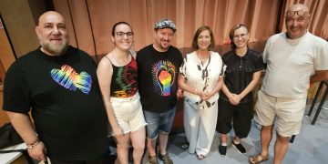 Aike Martín comparte experiencias y reflexiones sobre identidad y diversidad en un encuentro enmarcado en Peñaranda con Orgullo