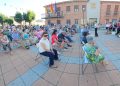 La plaza Mayor de Paradinas de San Juan se llena de aplausos en el recital del grupo de canto y percusión de la localidad