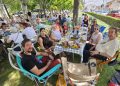 Paradinas de San Juan reúne a 600 comensales en el parque Donantes de Sangre para compartir una gran paella popular