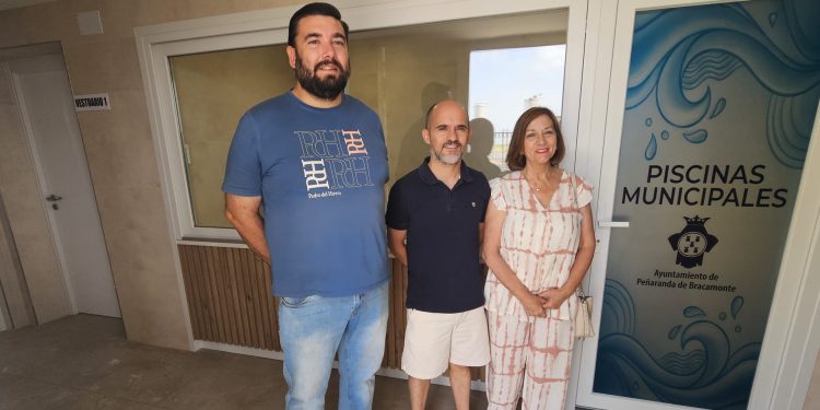 Peñaranda inaugura la temporada de verano de las piscinas con una profunda renovación centrada en el edificio de los vestuarios