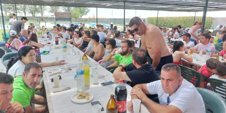 Promesas Las Villas reúne a más de 300 personas en Villoria para vivir el Día del Club con fútbol, convite, hinchables y discomóvil