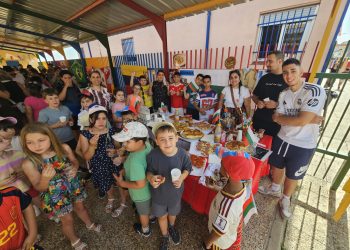 El colegio Severiano Montero, de Peñaranda, se convierte en un gran escaparate internacional con su Feria Multicultural